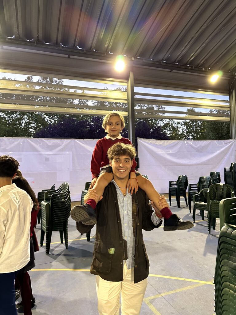Los dos primos rubios