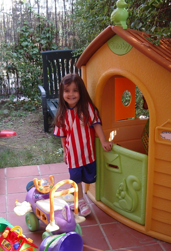 De pequeña con la camiseta del atleti